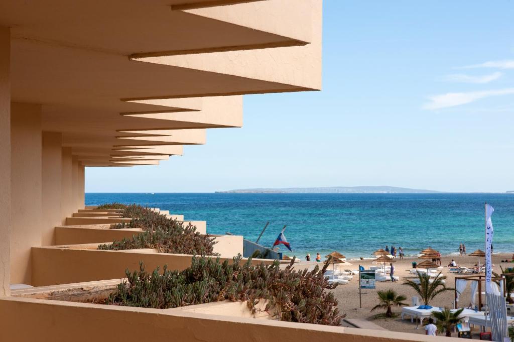 Superior One-Bedroom Apartment with Side Sea View,697818114:JPEG
