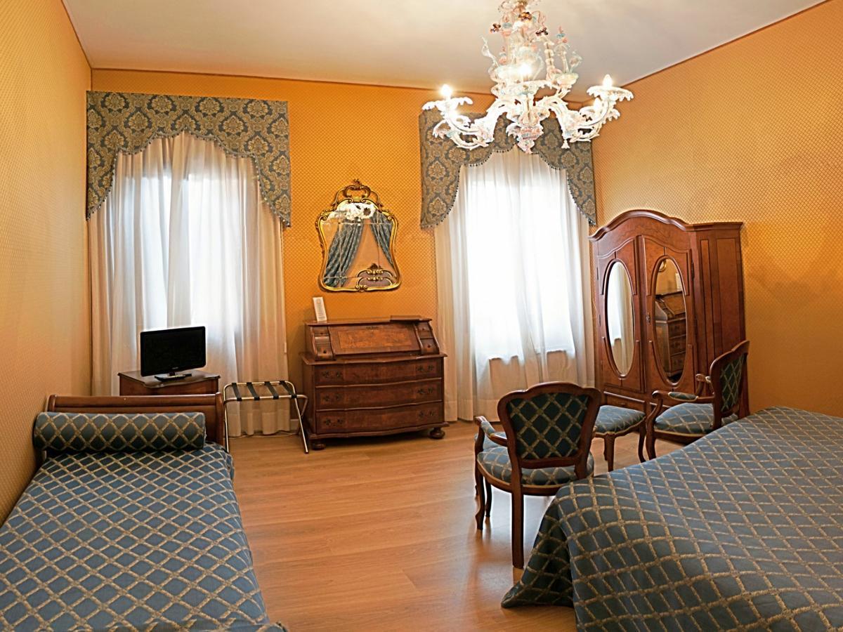 Suite Junior con vistas al canal