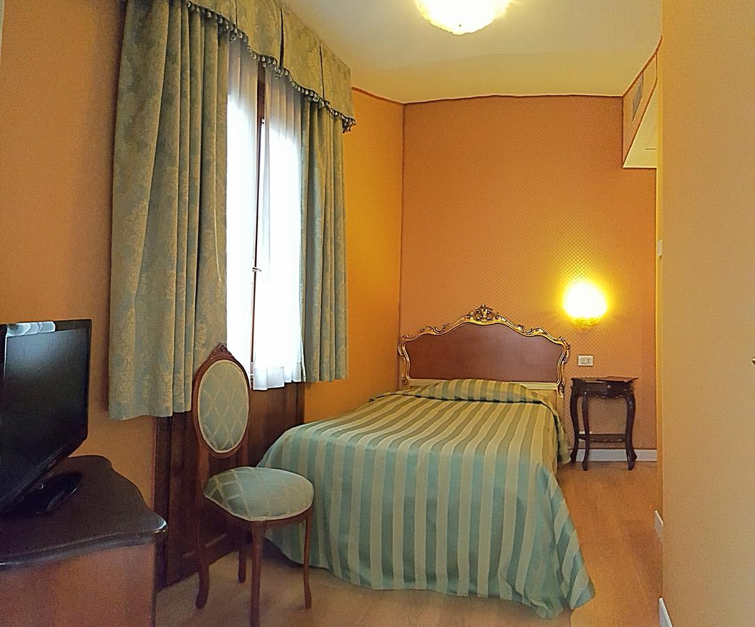 Habitación Individual con vistas al canal