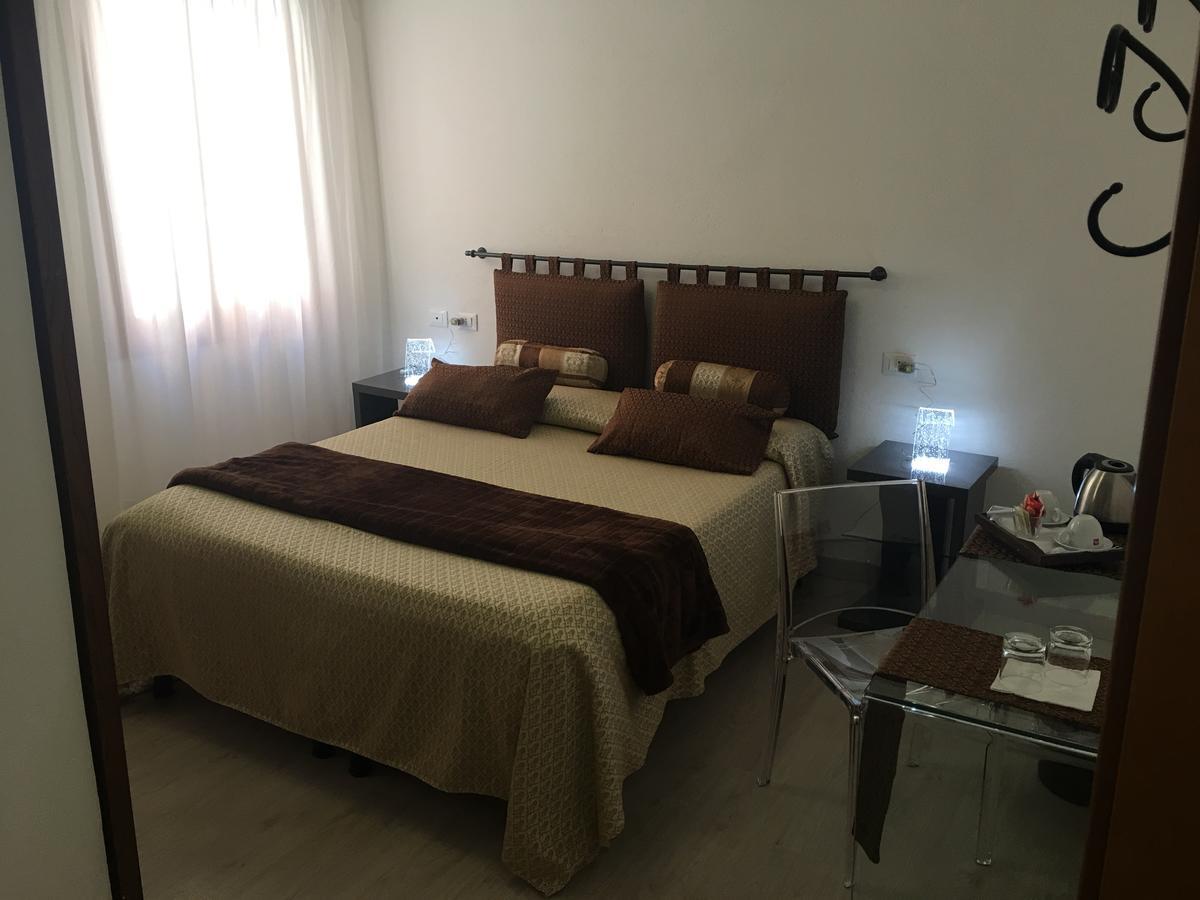 Doppel- oder Zweibettzimmer