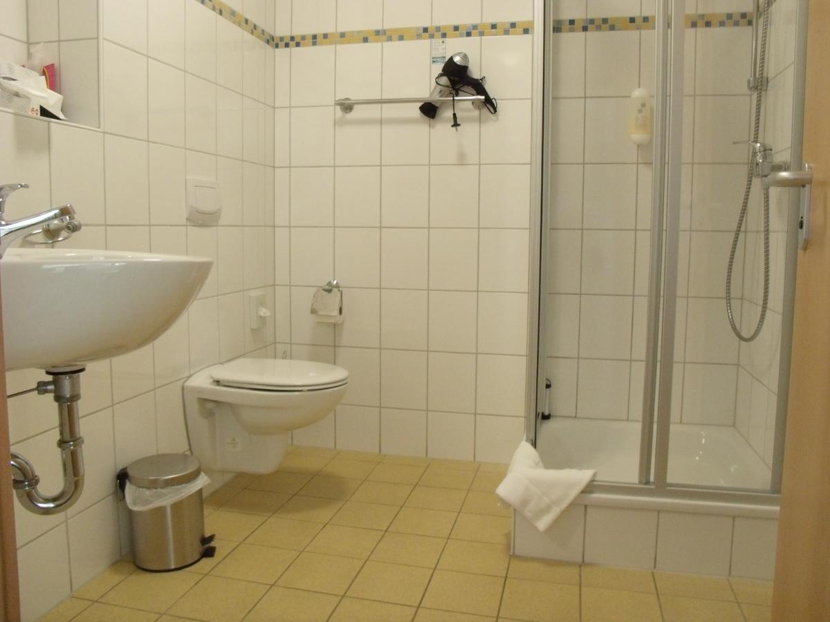Einzelzimmer mit Balkon