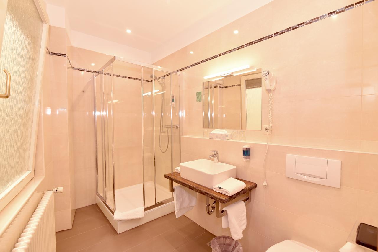 Quarto Econômico com Cama de Casal ou 2 de Solteiro