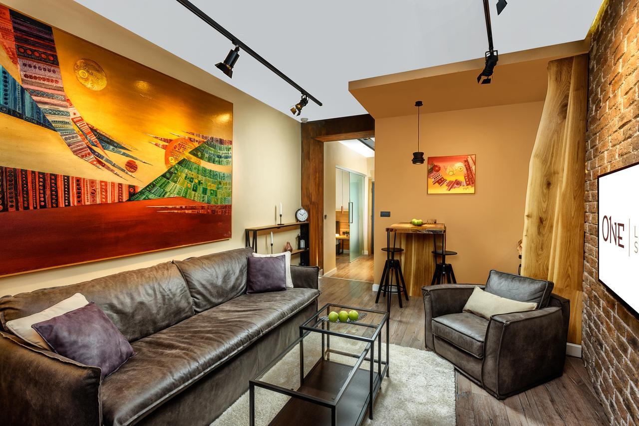 Luxury One-Bedroom Apartment with Hot Tub and Terrace,666348519:JPEG