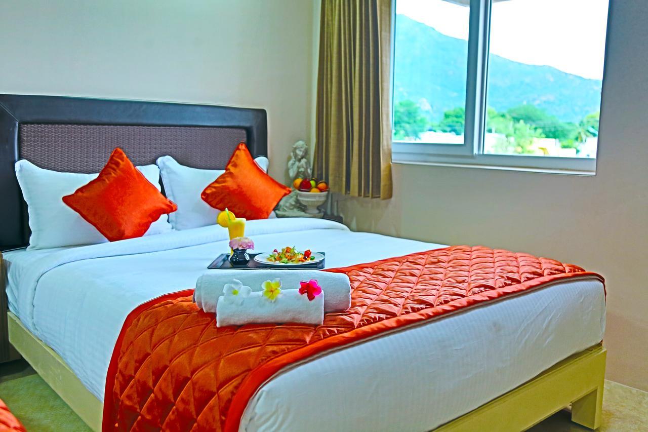 Deluxe Double Room with Mountain View Balcony,670080636:JPEG