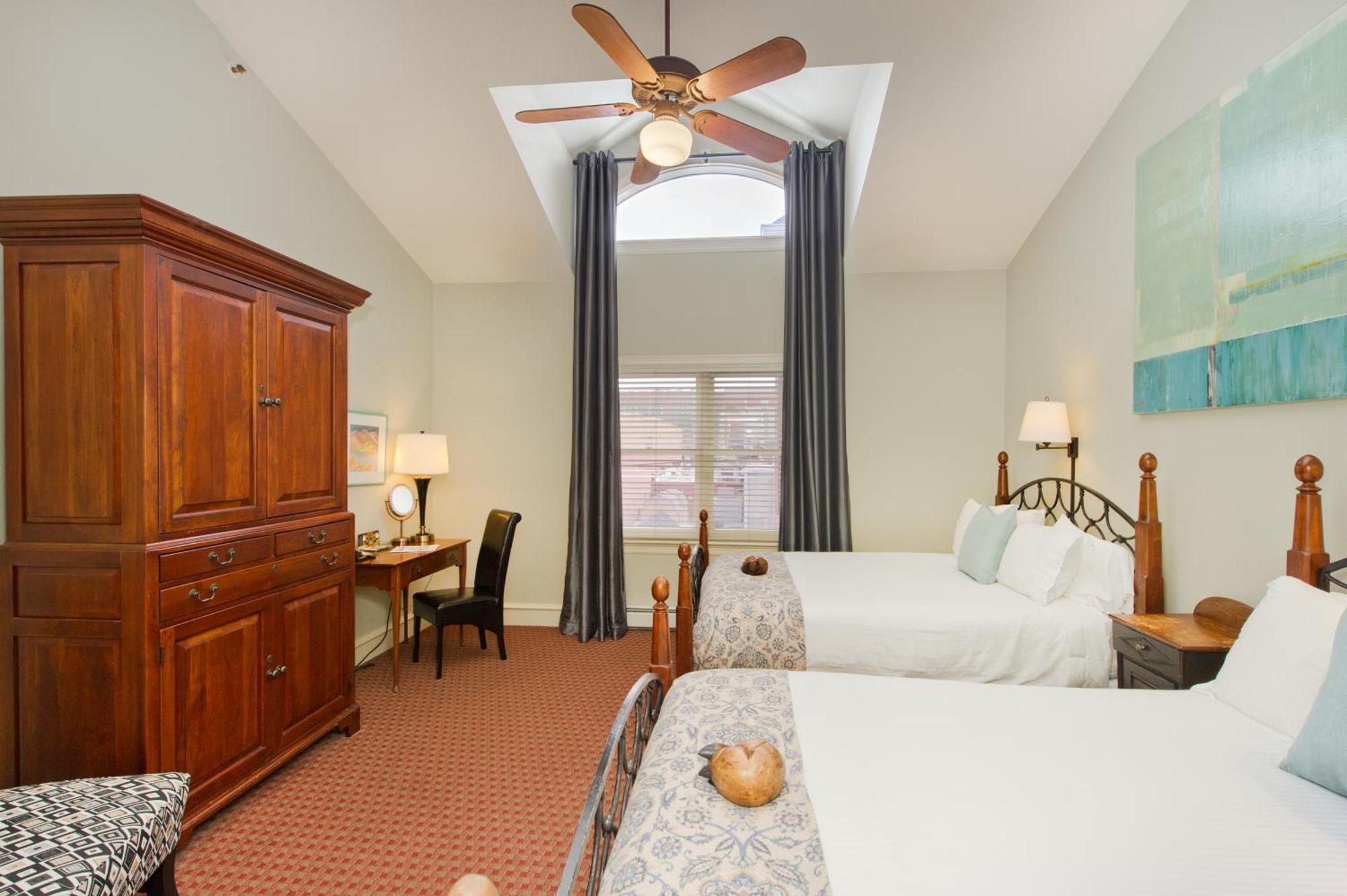 Queen Room with Two Queen Beds - 2nd Floor,679610124:JPEG