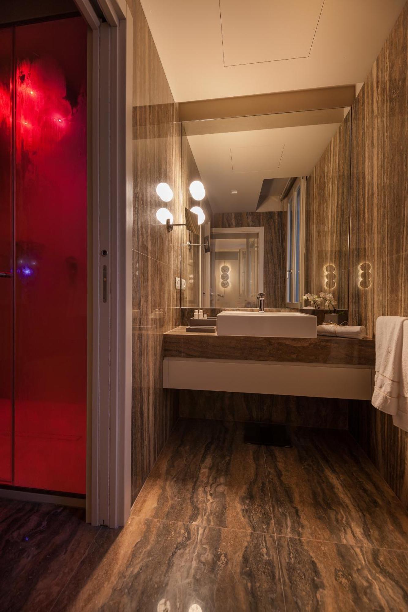 Queen Suite City View Turkish Bath