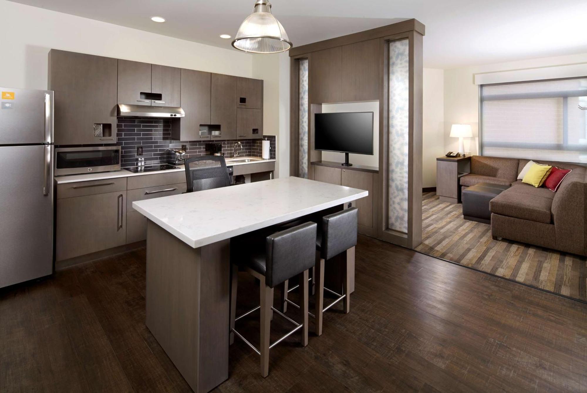 One-Bedroom King Suite with Kitchen and Sofa Bed,685839987:JPEG