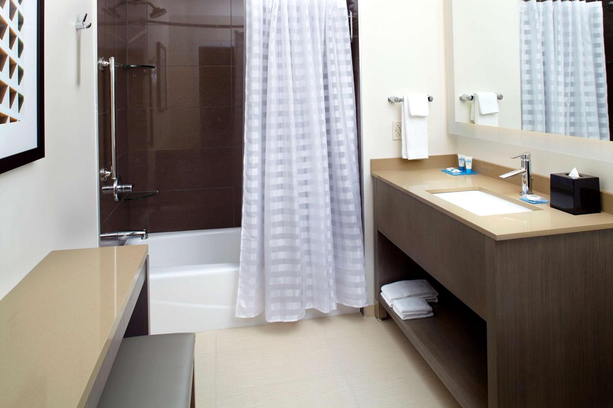 One-Bedroom Suite with Two Queen Beds and Kitchen,685840200:JPEG