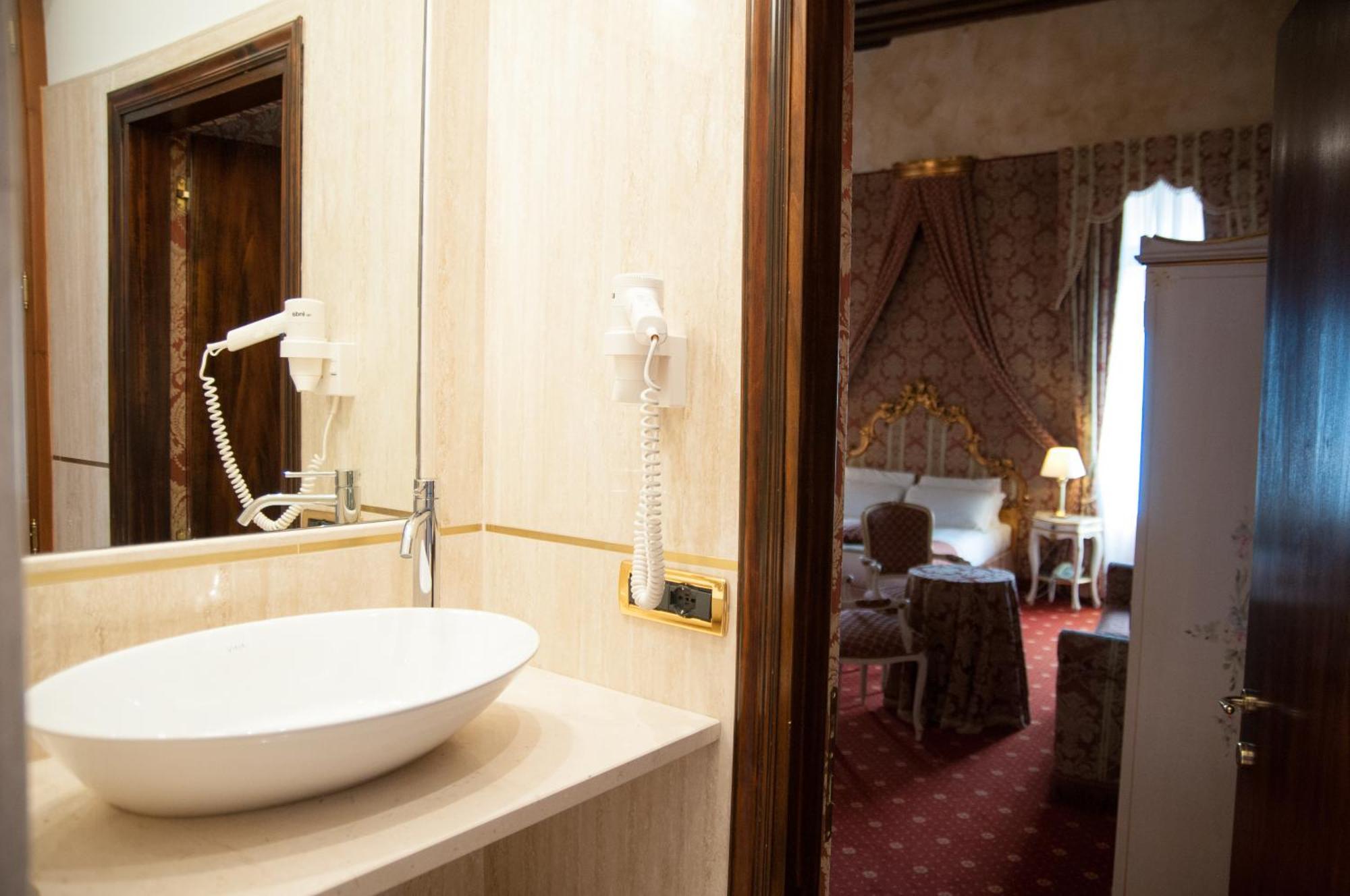 Junior Suite Canal View
