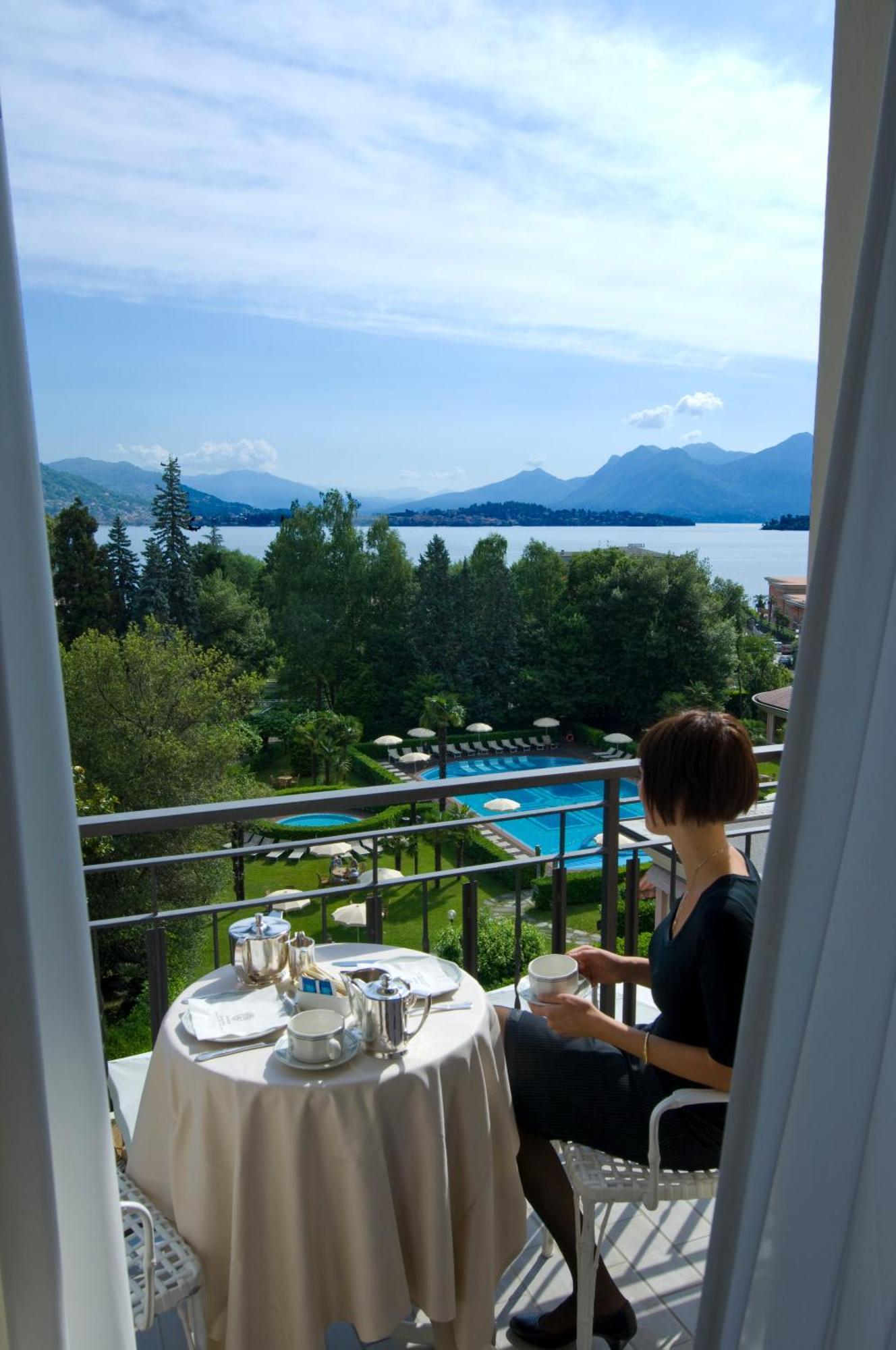 Classic Double or Twin Room lake or side pool view