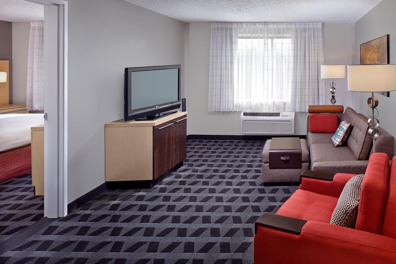 One-Bedroom Queen Suite Sofa Bed