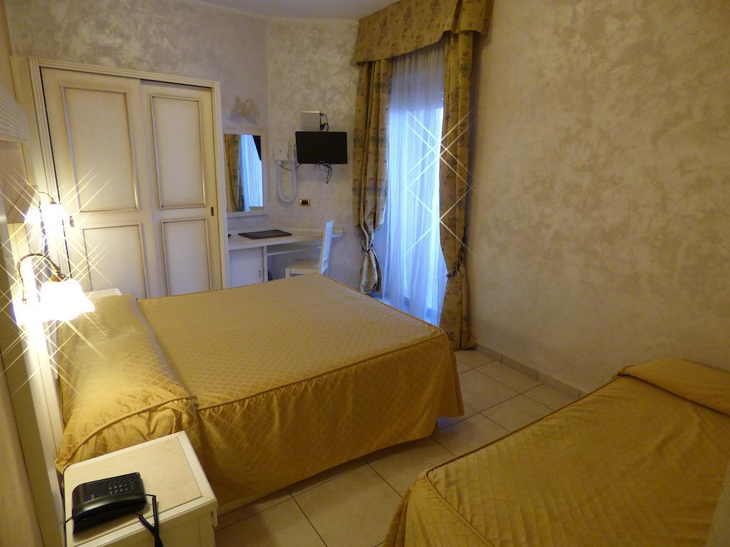 Dreibettzimmer mit Meerblick
