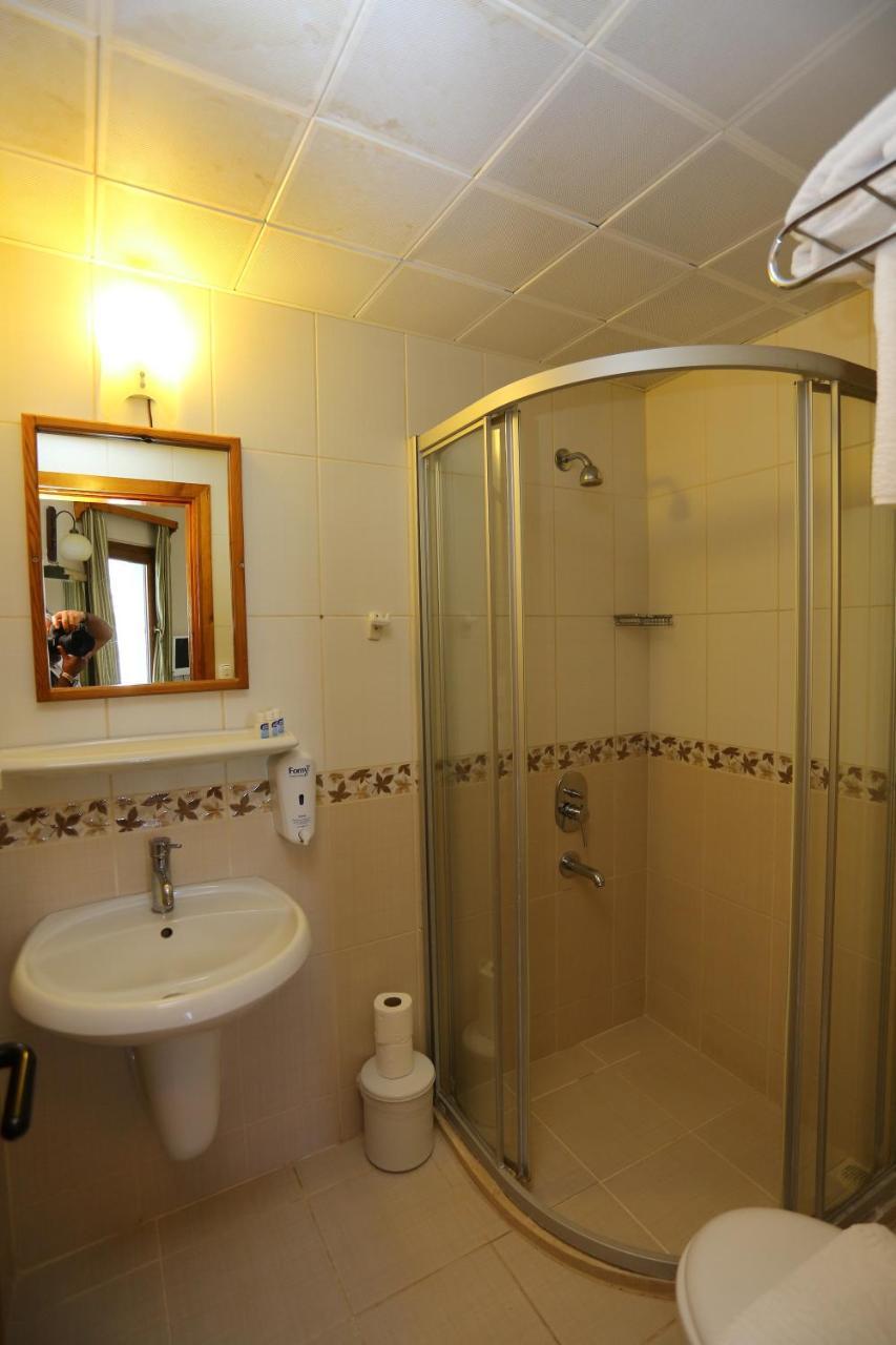 Standard Double or Twin Room,1525202431:JPEG