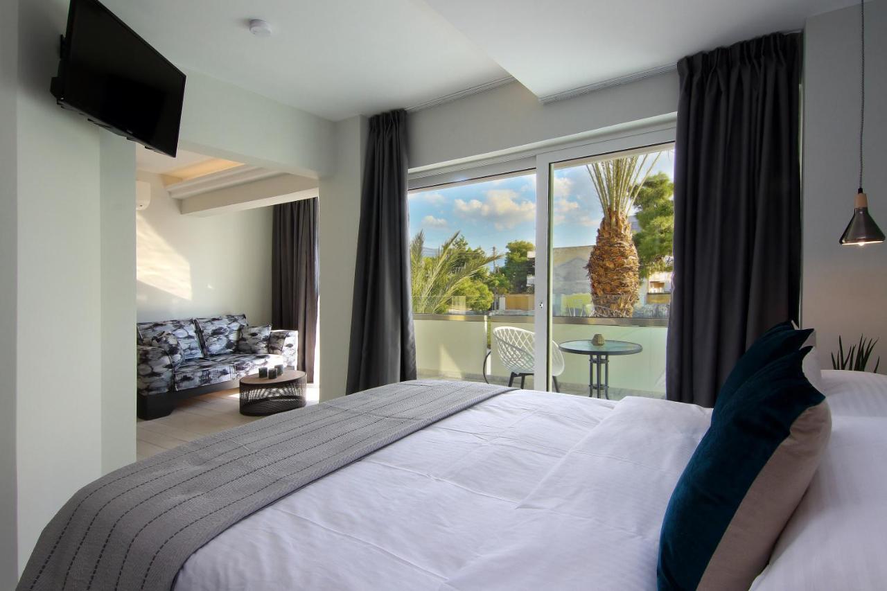 Queen Suite with Balcony & Side Sea View,756856870:JPEG