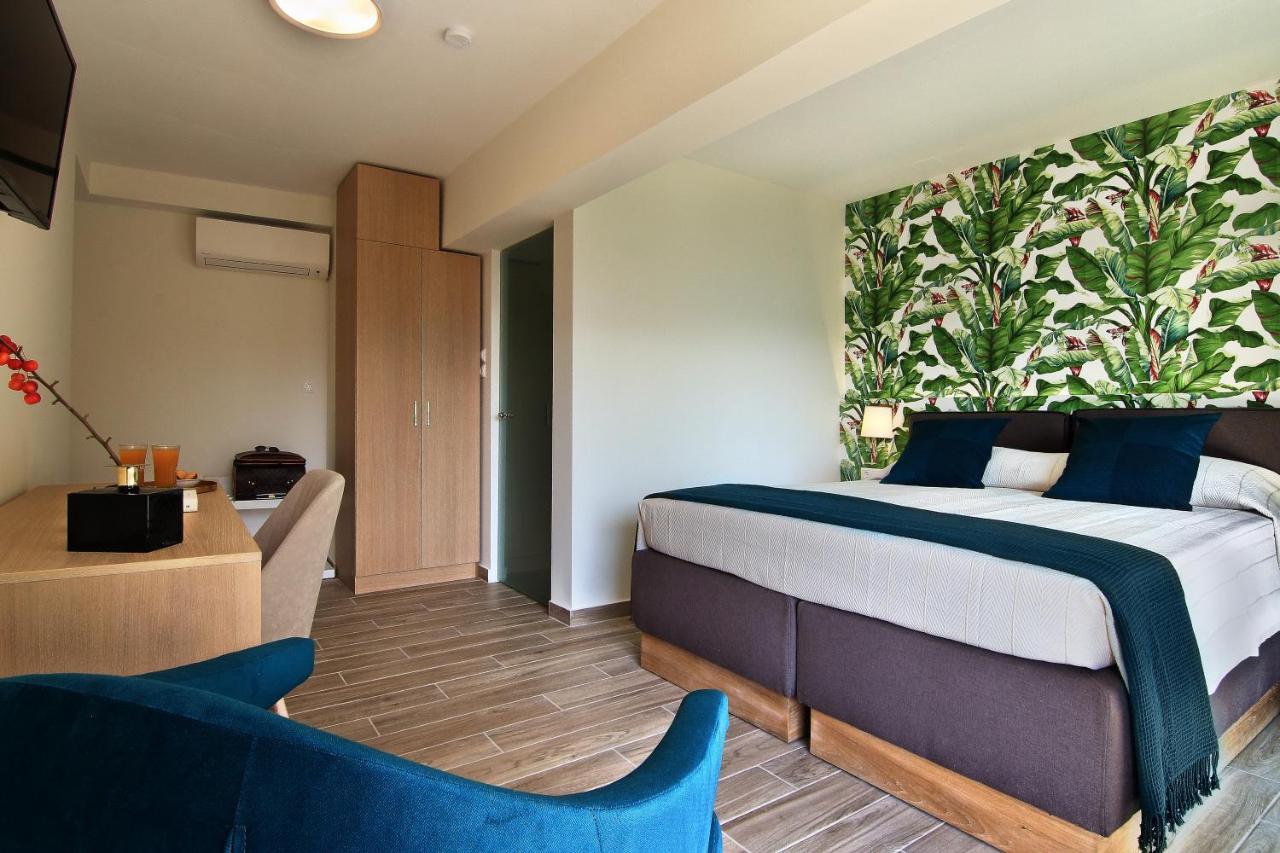 Superior Double Room with Balcony & Side Sea View,756856906:JPEG