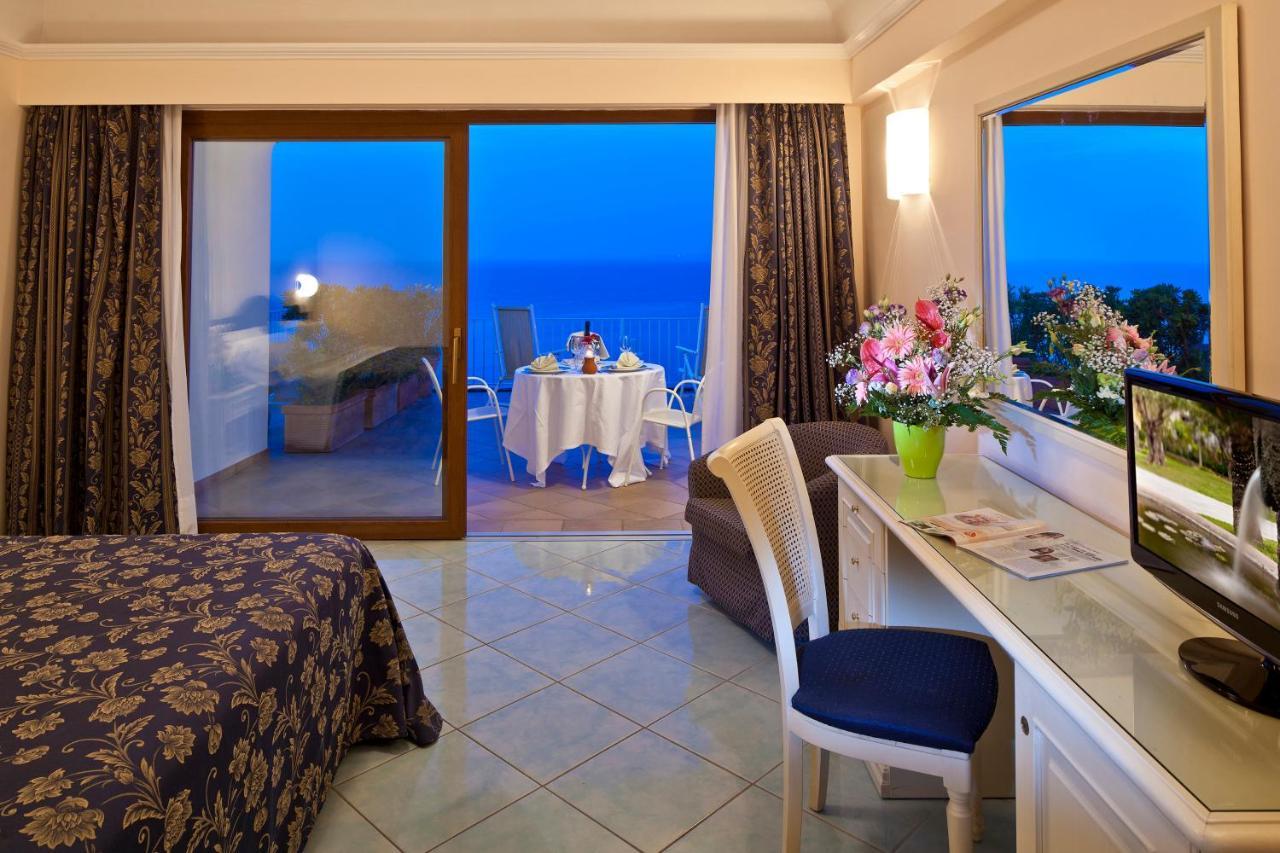 Deluxe Double or Twin Room Sea View