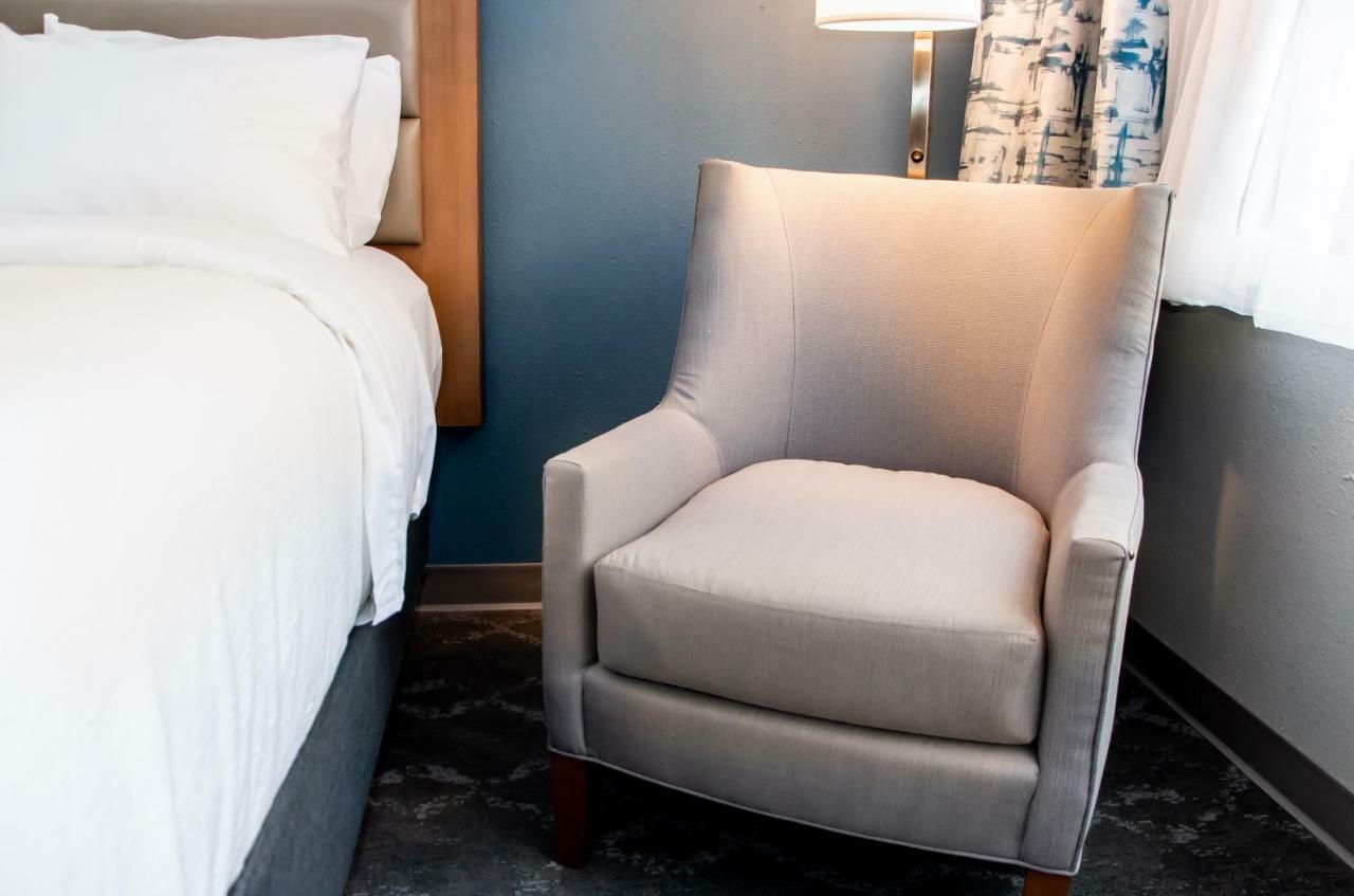 Queen Room with Two Queen Beds - Non-Smoking,799864569:JPEG