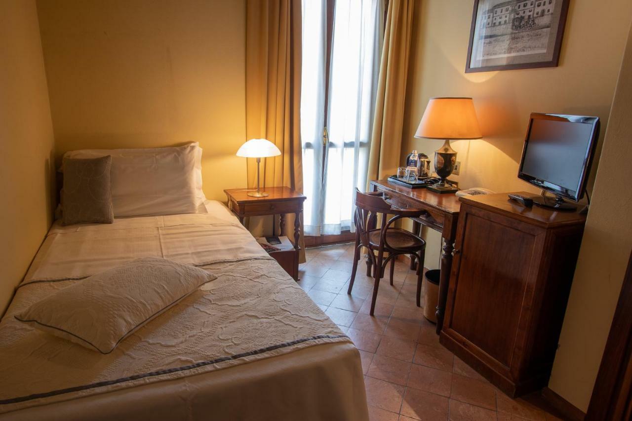 Single Room,805075392:JPEG