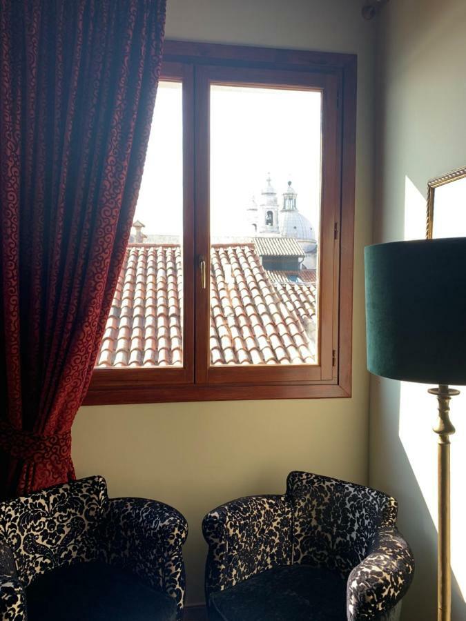 Double or Twin Room with Partial Canal View - Top Floor,989222392:JPEG