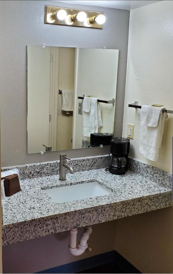 Queen Room Mobility Access or Non-Smoking