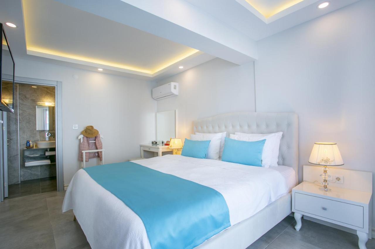 Double Swim-up Room