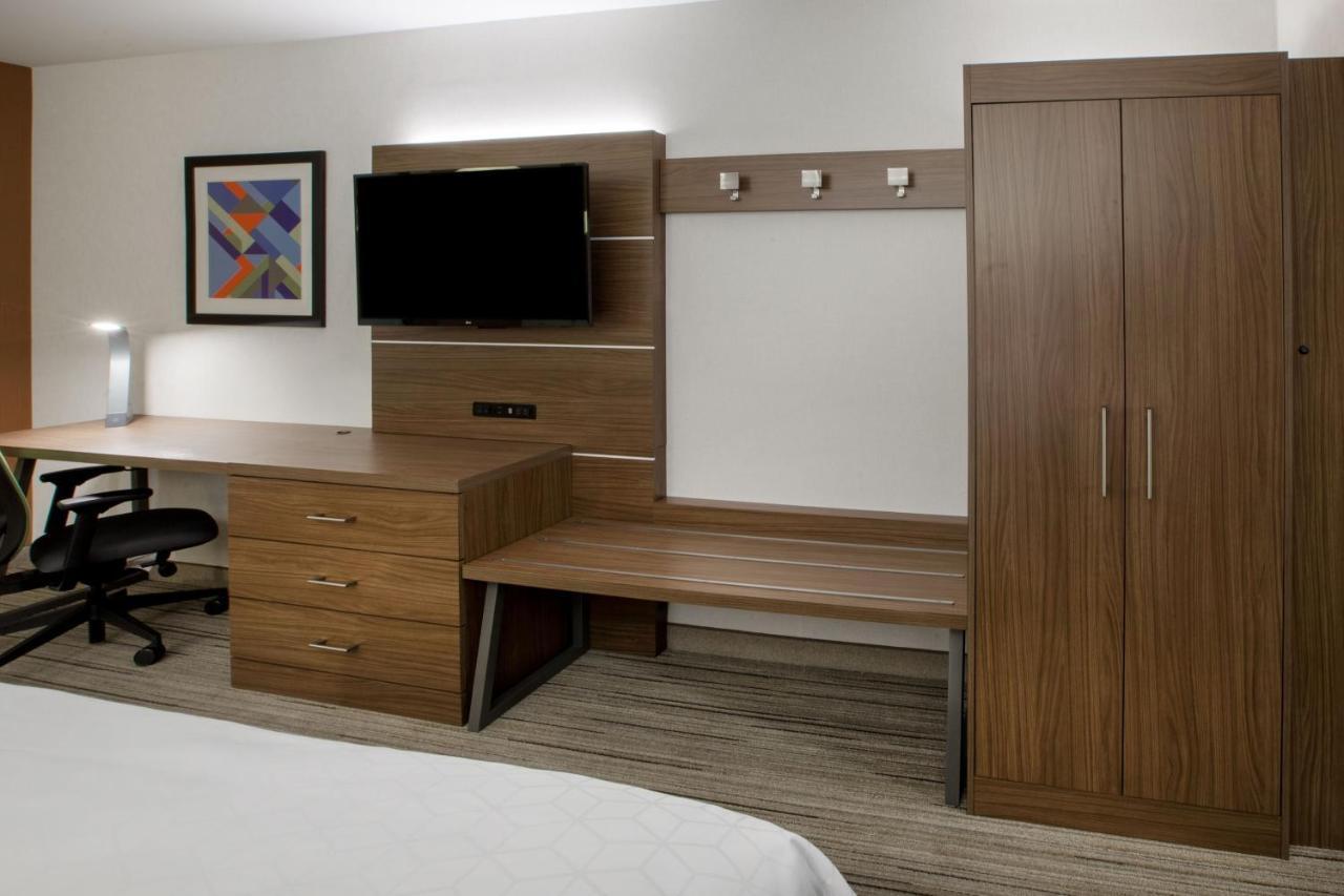 Standard Queen Room with Two Queen Beds,994232347:JPEG