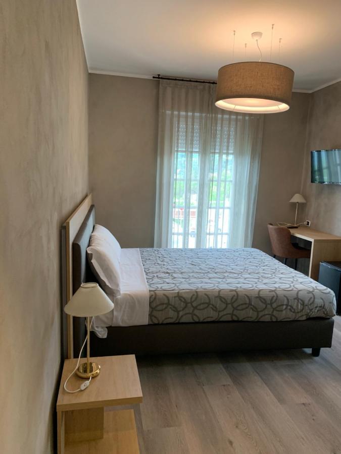 Tweepersoonskamer met 1 tweepersoonsbed of 2 aparte bedden, balkon en uitzicht op het meer