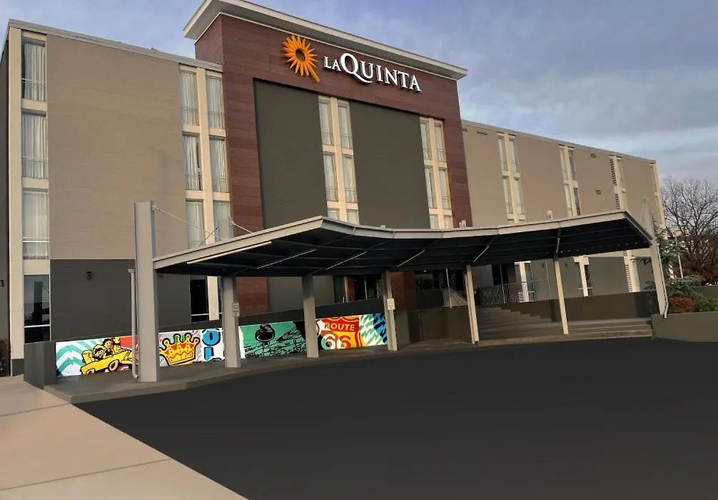La Quinta Inn & Suites By Wyndham Tulsa Downtown - Route 66-1