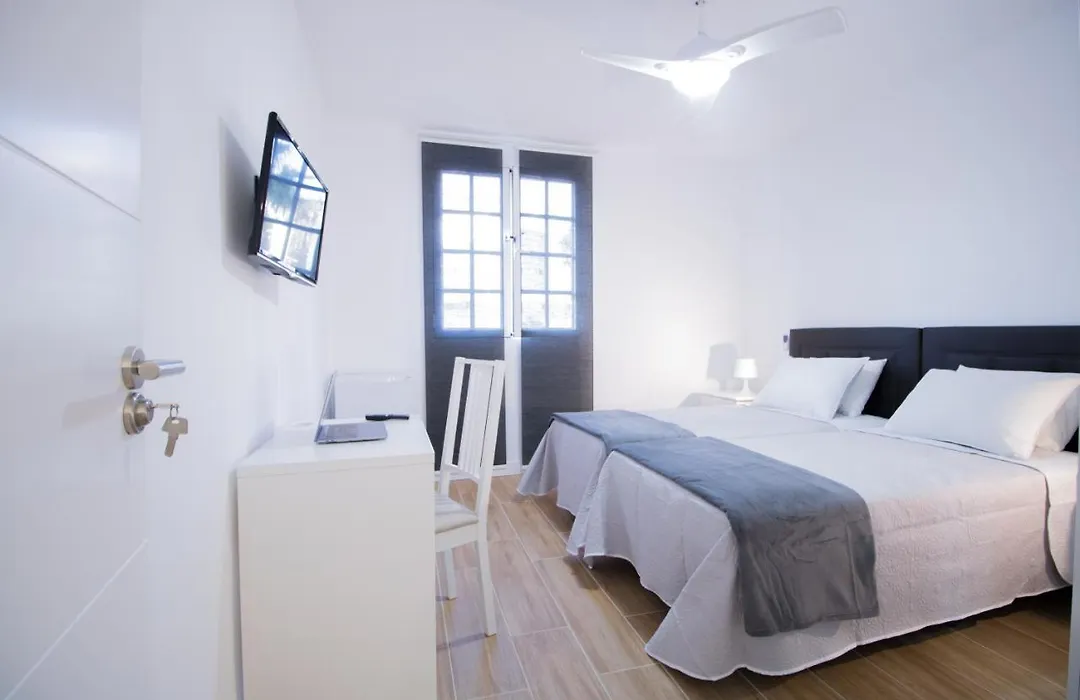 Las Palmas Smart Rooms-1