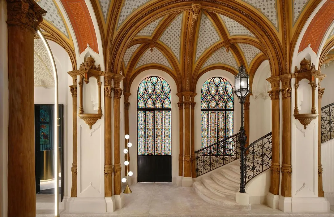 W Budapest-1