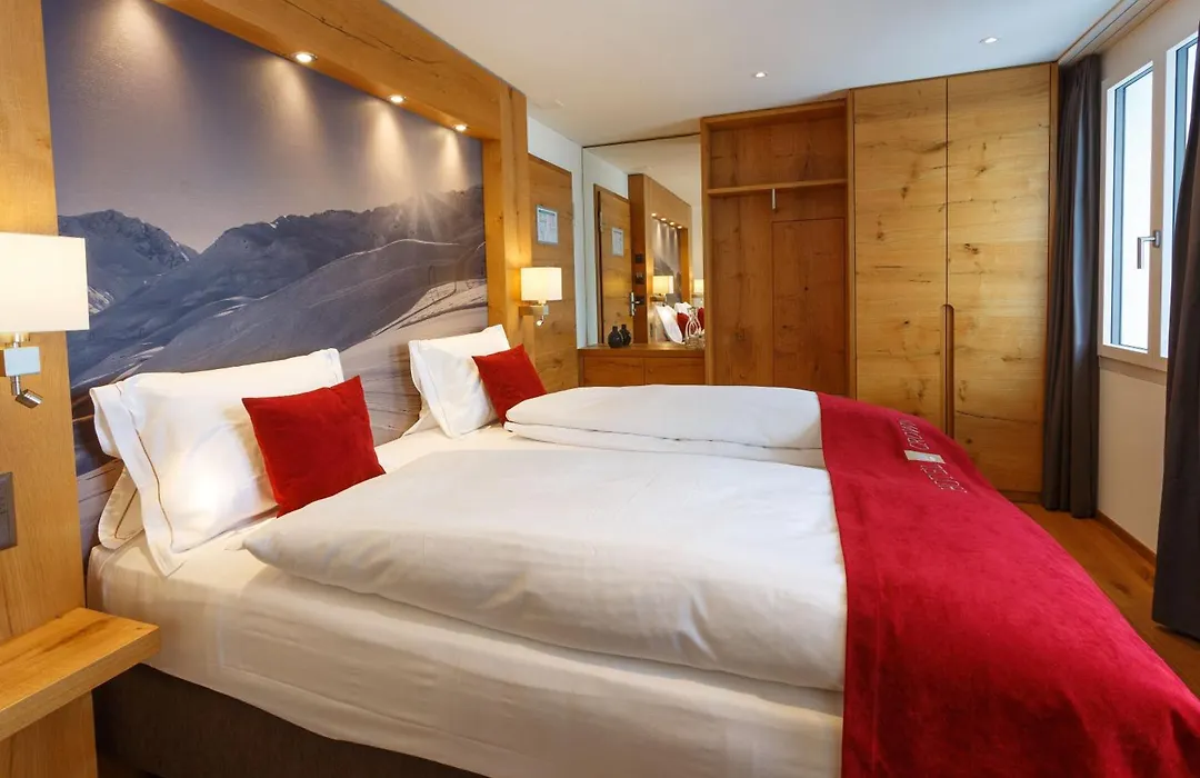 Hotel Crown-1