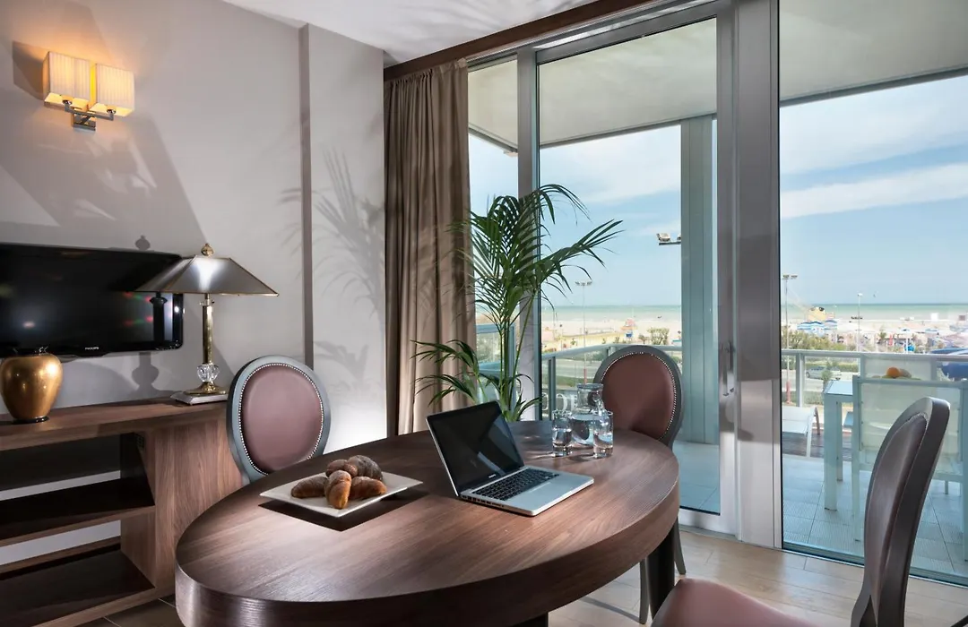 Waldorf Suite Hotel-1