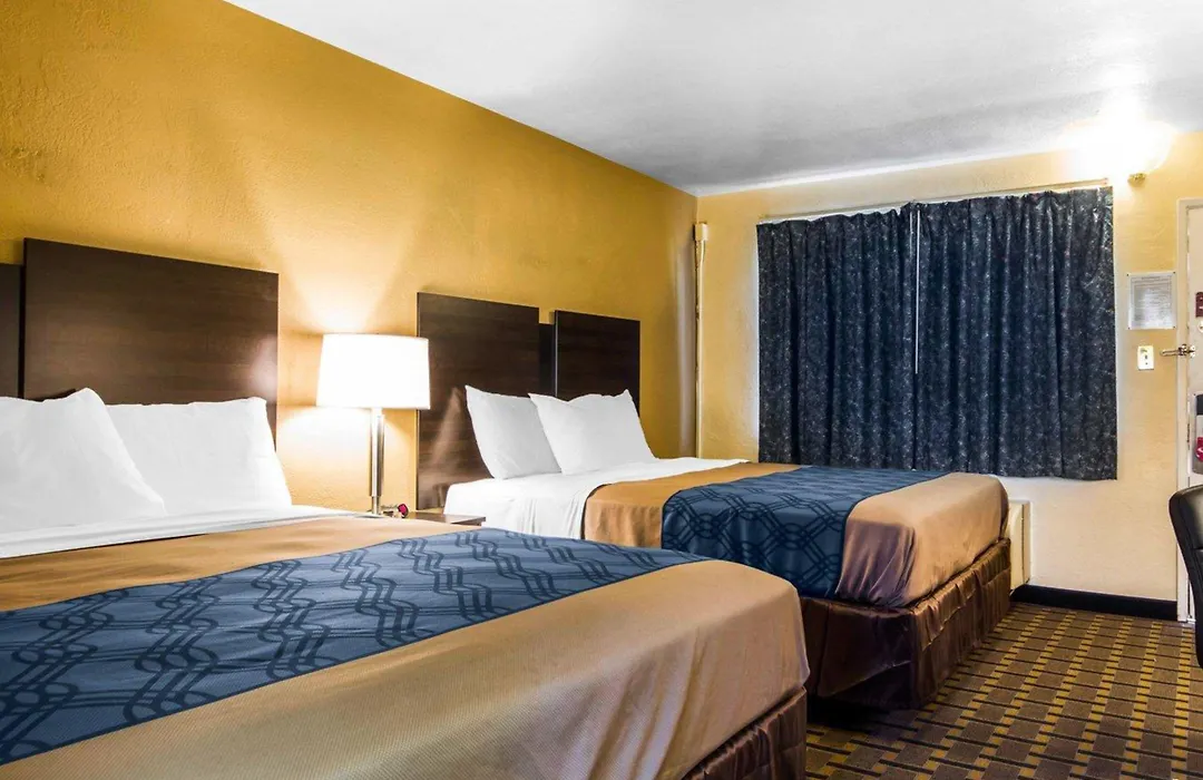 Econo Lodge Sacramento Convention Center-1