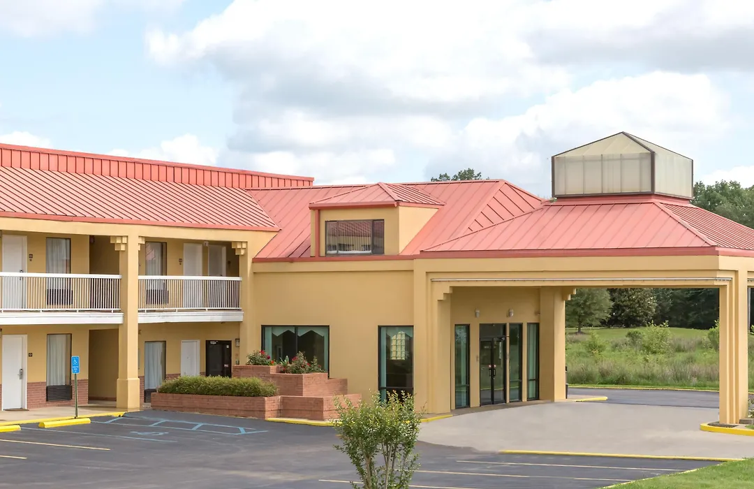 Super 8 By Wyndham Madison/Ridgeland Area-1