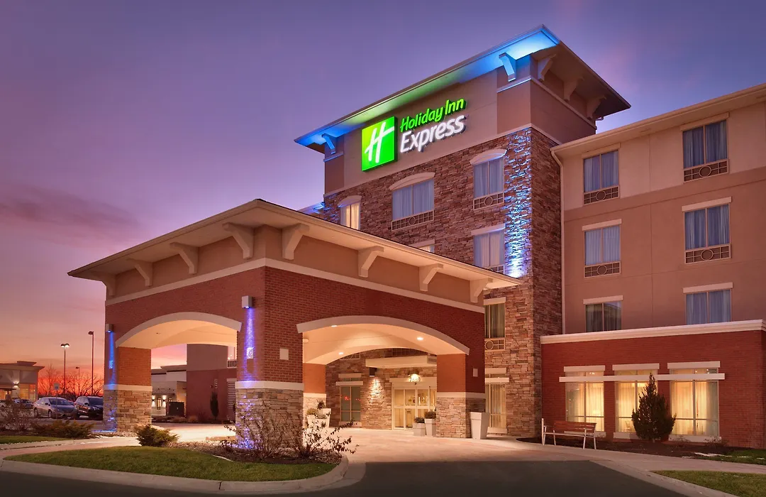 Holiday Inn Express & Suites Overland Park By Ihg-1