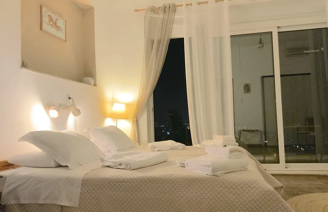 Akrotiri Hotel-1