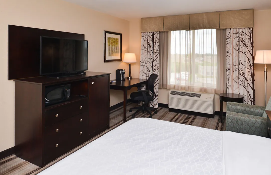 Holiday Inn Express & Suites Emporia Northwest By Ihg-1