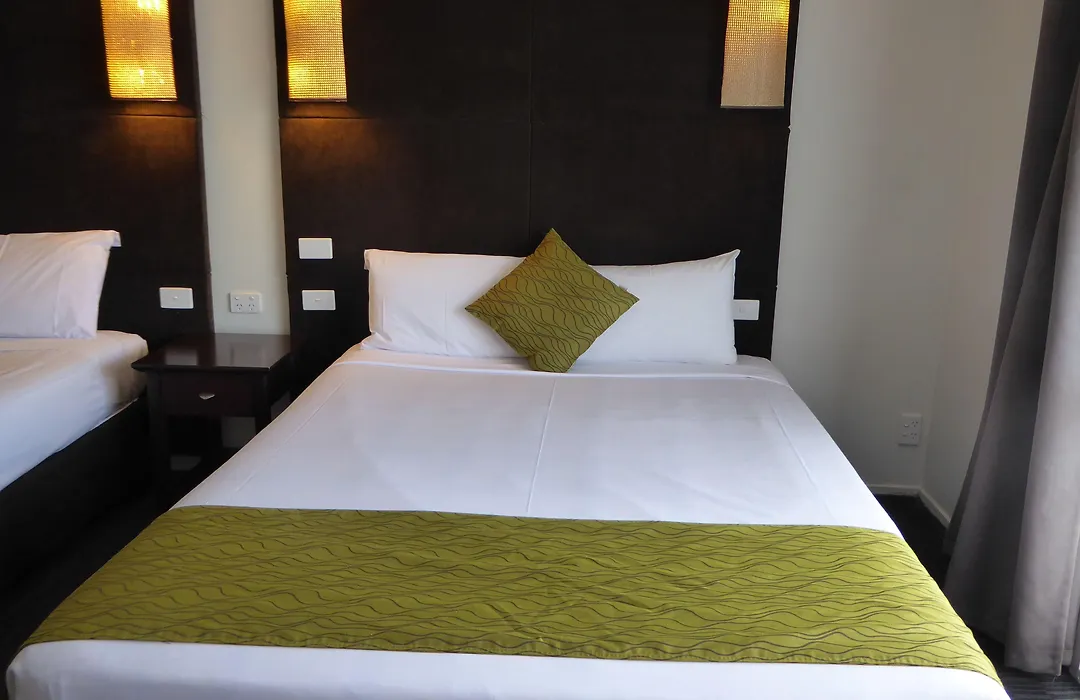 Four Canoes Hotel-1