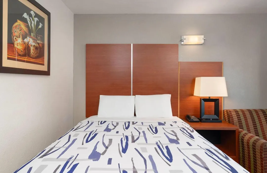 Travelodge By Wyndham Albuquerque West-1