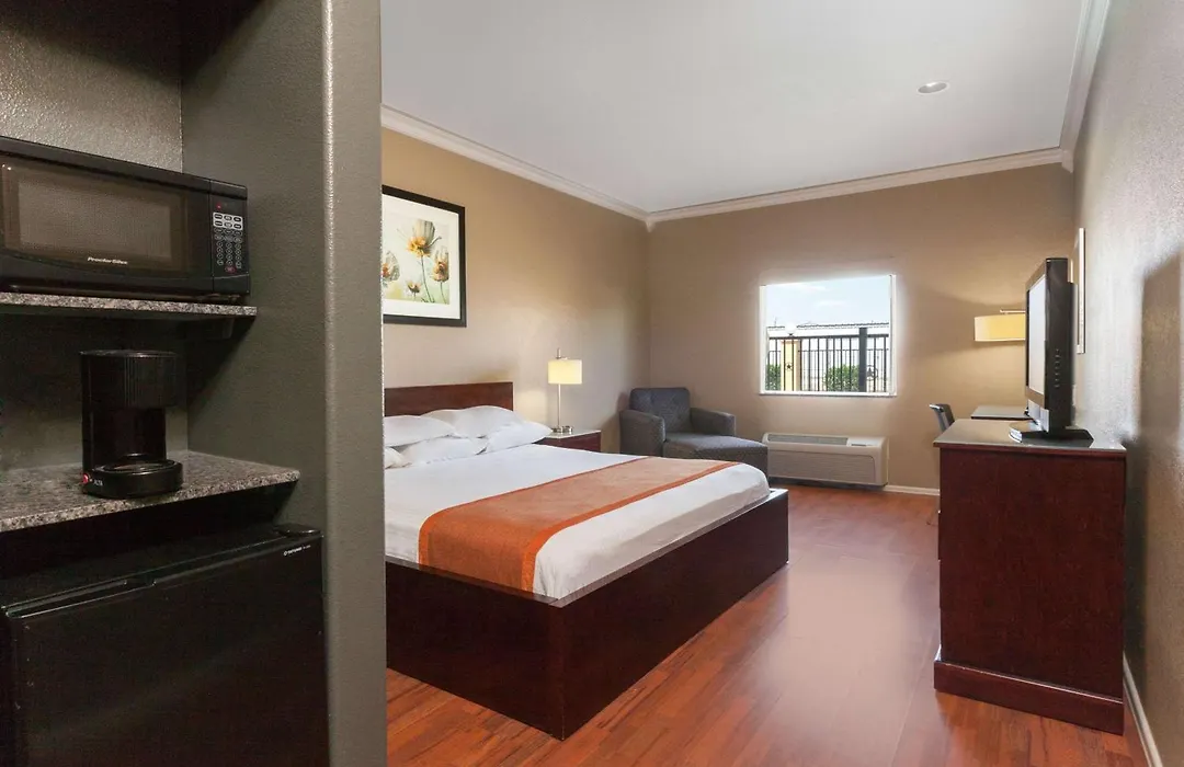 Super 8 By Wyndham Groesbeck-1