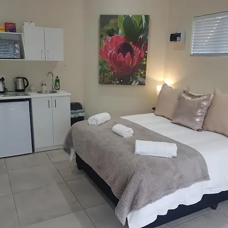 Sharon'S House: Modern Self-Catering Rooms-3