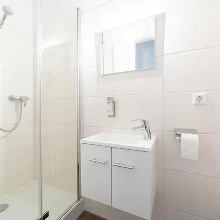 Monteurzimmer Berlin Pankow mit Dachterrasse - Nur 10 min. von der A10 - 3 Zimmer/ 7 Betten-2
