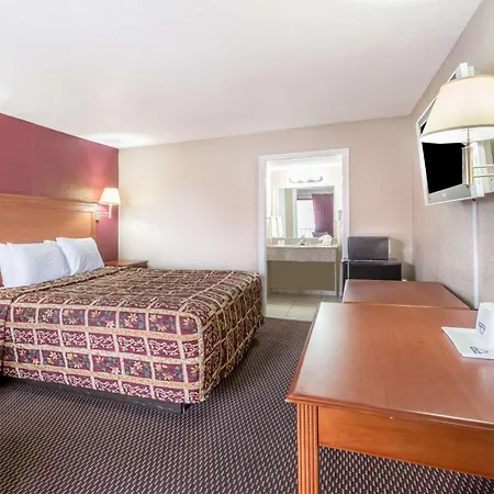 Days Inn By Wyndham San Antonio Splashtown/Att Center-3