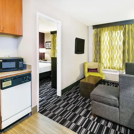 La Quinta Inn & Suites By Wyndham The Woodlands/Spring-3