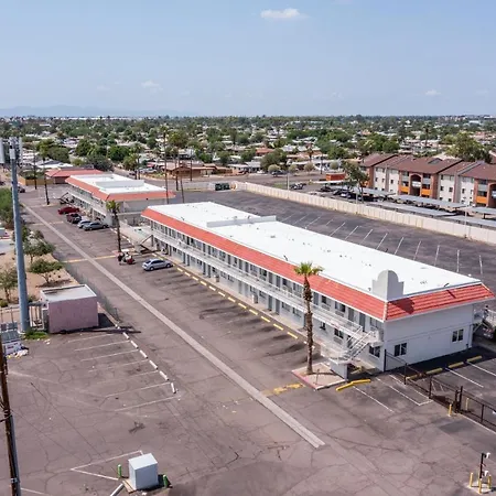 Super 8 By Wyndham Phoenix West-3
