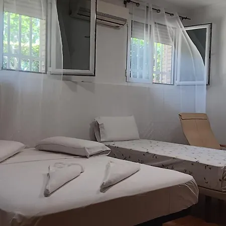 Apartamento y Habitaciones El Colmenar-2