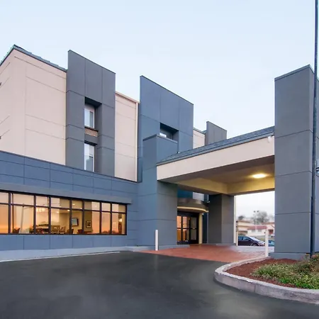 Holiday Inn Express & Suites Nashville-I-40 & I-24-2