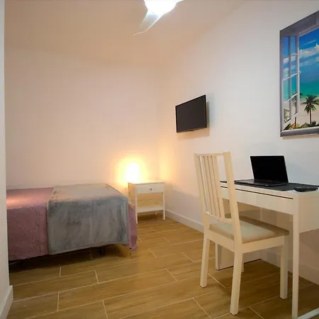 Las Palmas Smart Rooms-3