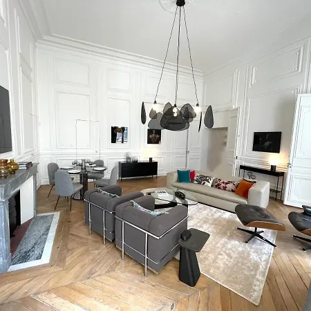 Appartement Charles Le Brun, Face au Château de Versailles, avec parking privé-2
