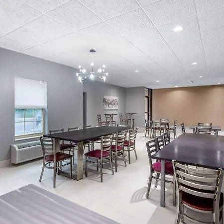 Ramada By Wyndham Sellersburg/Louisville North-3